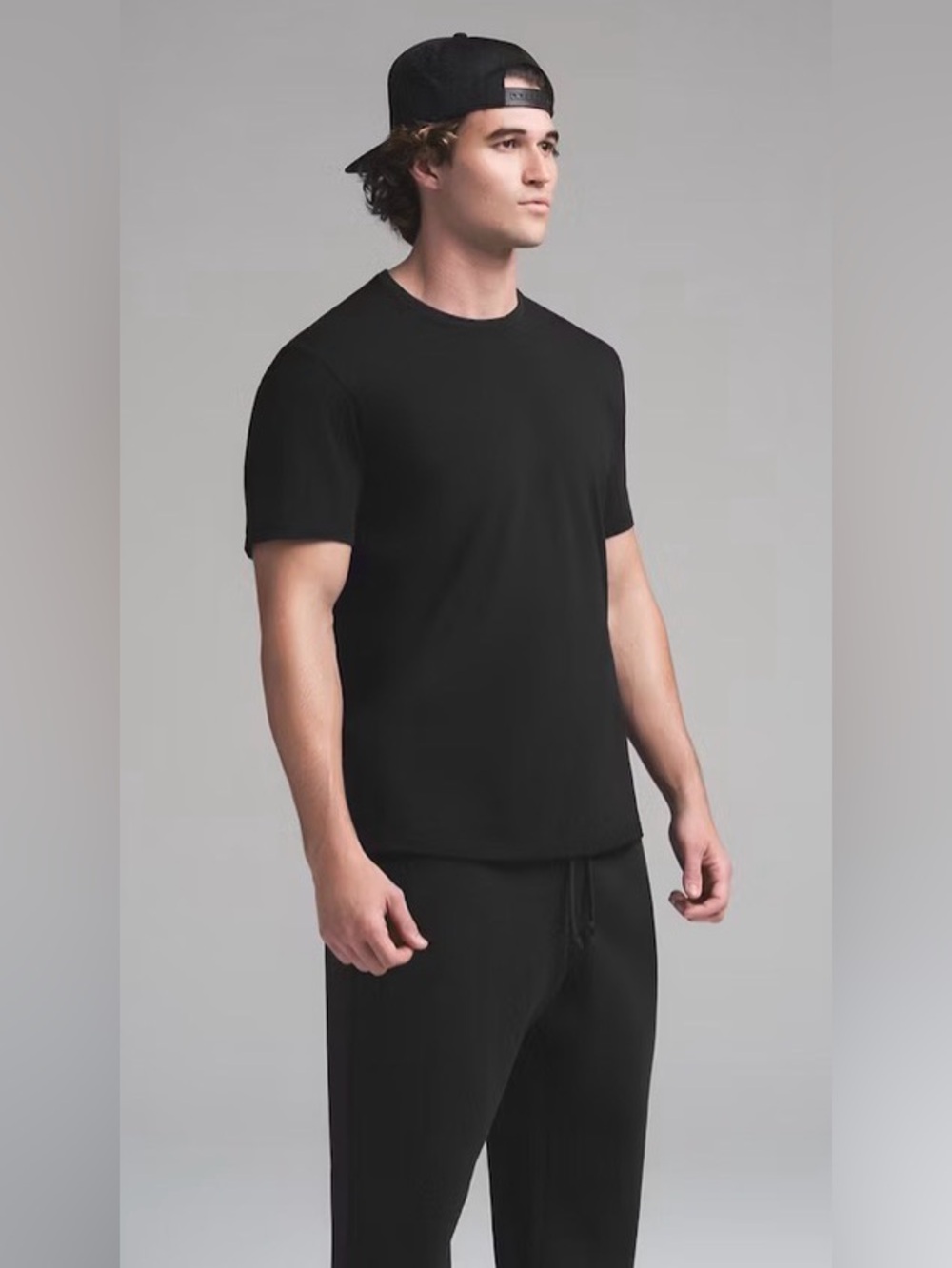 SKIMS Men’s Black Cotton Modal Crew Neck T-Shirt Size Medium.